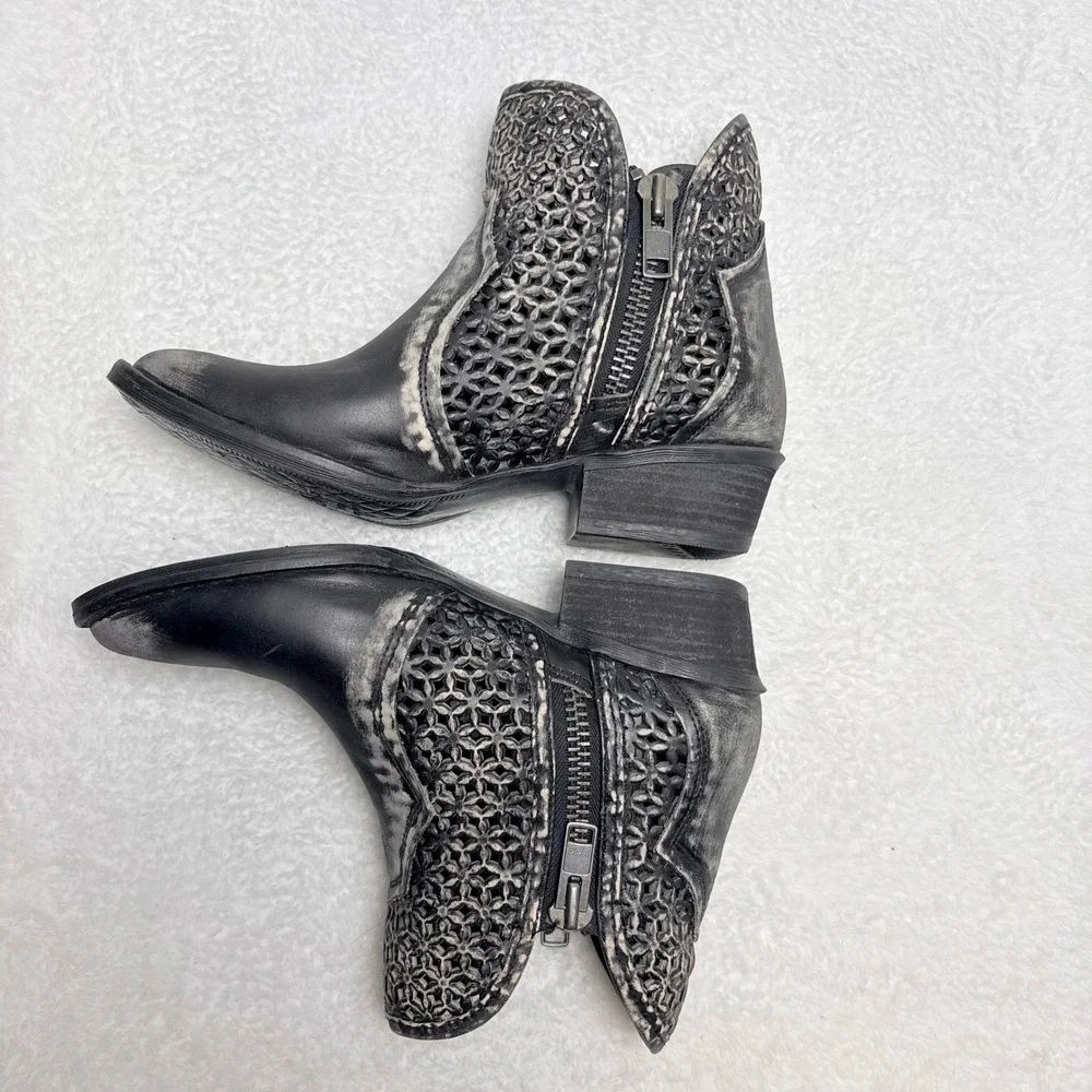 Circle G Black Distressed Leather Laser Cut Ankle Booties Side Zip Boots Size 10
